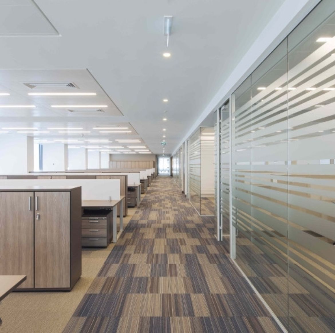Cloison vitrée ID2 — double vitrage bord à bord, aménagement de bureaux